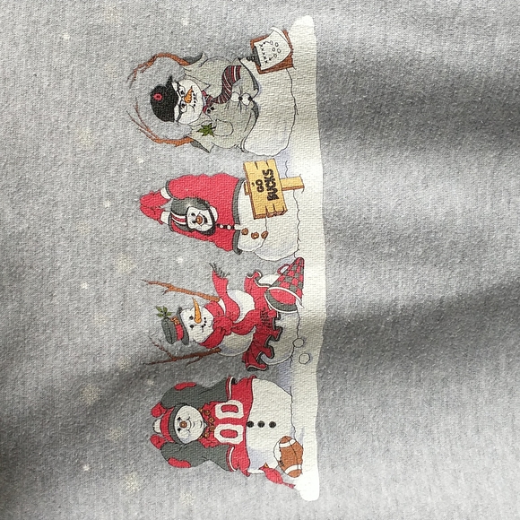 No name brand pit to pit is 26 1/2 grey - Picture 5 of 12